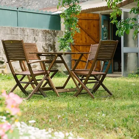 Tilia Hostel *