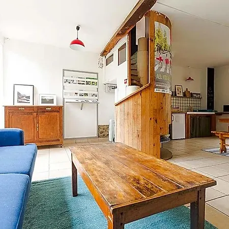 Hostel Tilia Huos