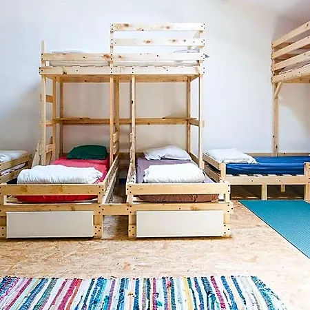 Hostel Tilia Huos